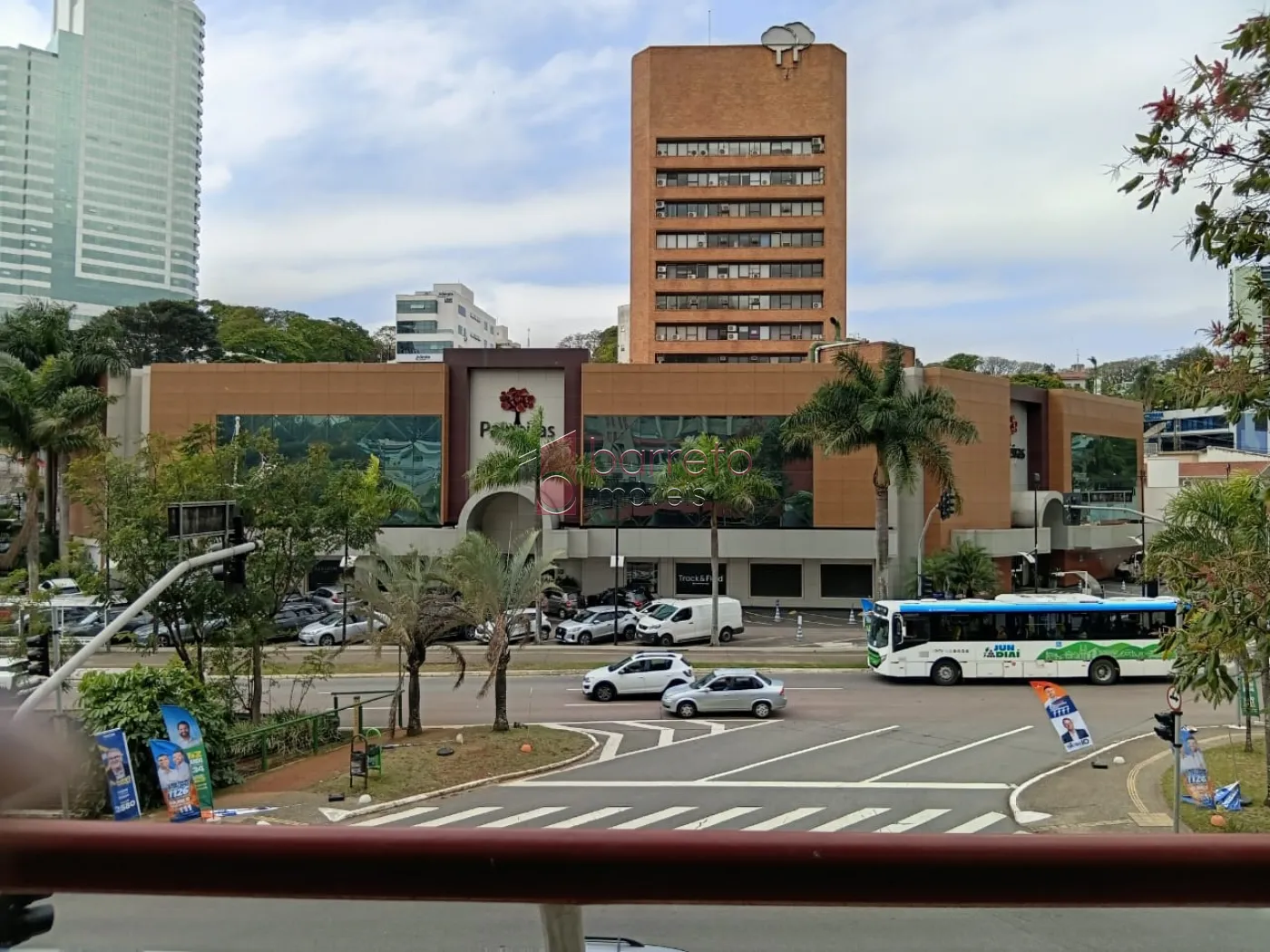 SALA COMERCIAL PARA LOCAÇÃO NO EDIFÍCIO CENTRO EMPRESARIAL NOVE DE JULHO – JUNDIAÍ/SP