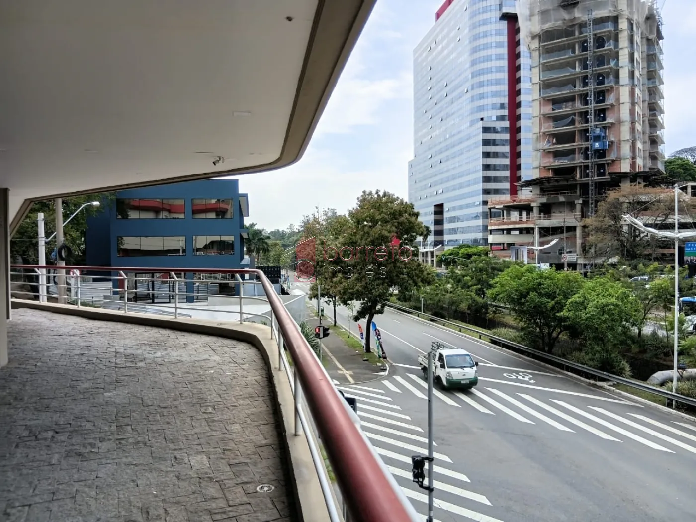 SALA COMERCIAL PARA LOCAÇÃO NO EDIFÍCIO CENTRO EMPRESARIAL NOVE DE JULHO – JUNDIAÍ/SP