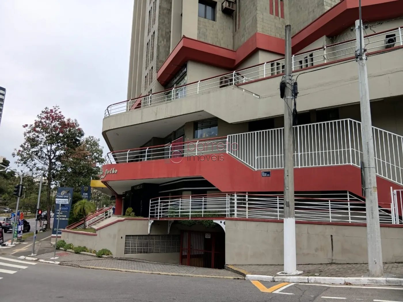 SALA COMERCIAL PARA LOCAÇÃO NO EDIFÍCIO CENTRO EMPRESARIAL NOVE DE JULHO – JUNDIAÍ/SP