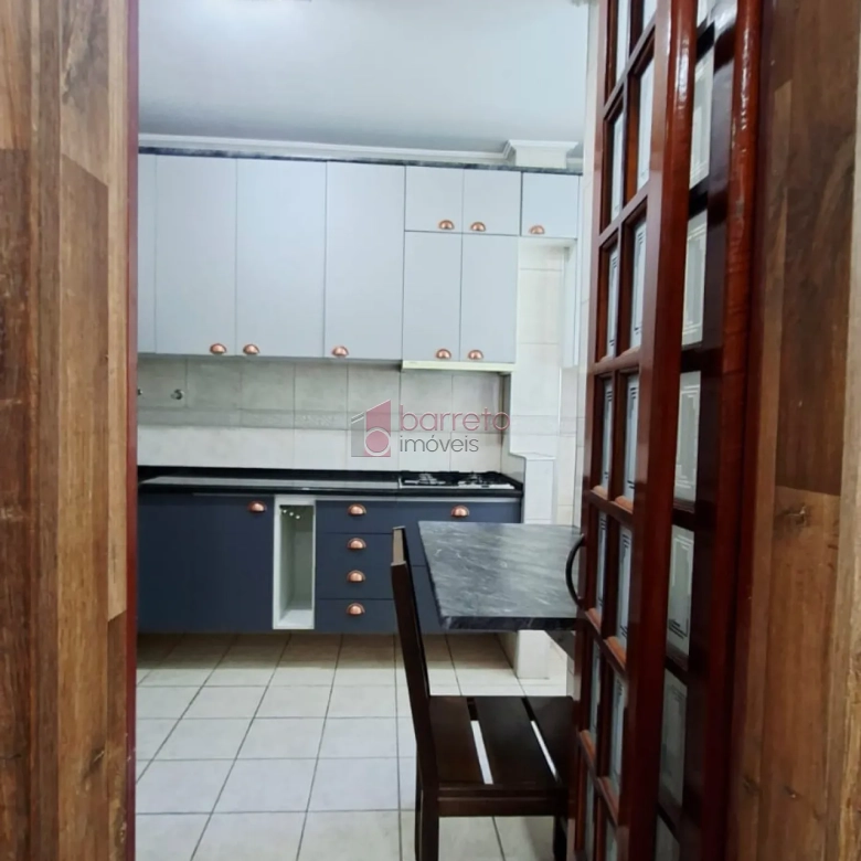 APARTAMENTO MOBILIADO PARA VENDA E LOCAÇÃO NO CONDOMÍNIO CHÁCARA DAS FLORES II – JUNDIAÍ/SP