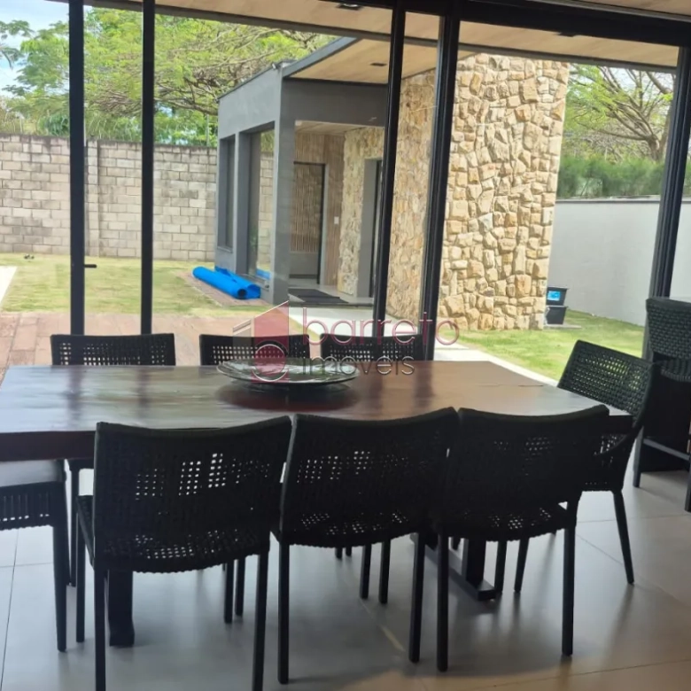 CASA COM 04 SUÍTES À VENDA NO CONDOMÍNIO TERRAS DO CAXAMBÚ EM JUNDIAÍ/SP
