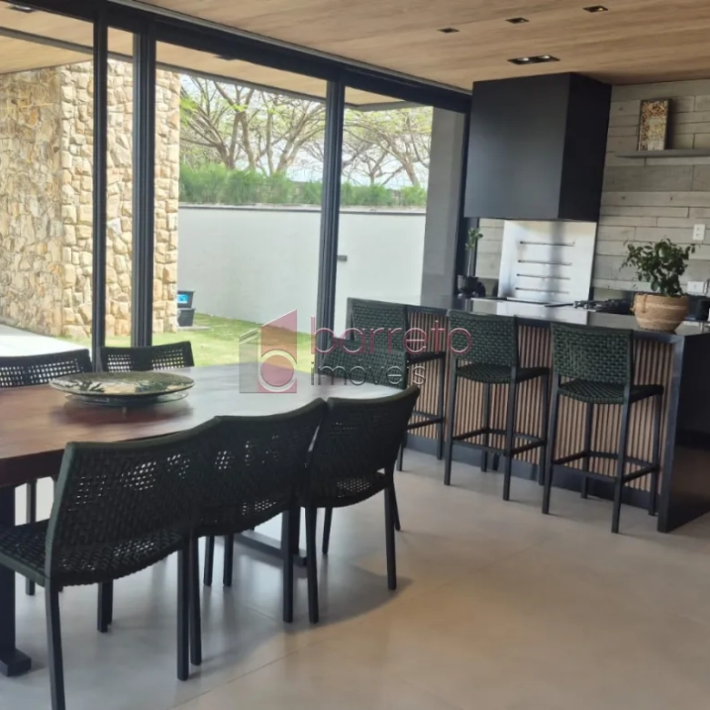 CASA COM 04 SUÍTES À VENDA NO CONDOMÍNIO TERRAS DO CAXAMBÚ EM JUNDIAÍ/SP