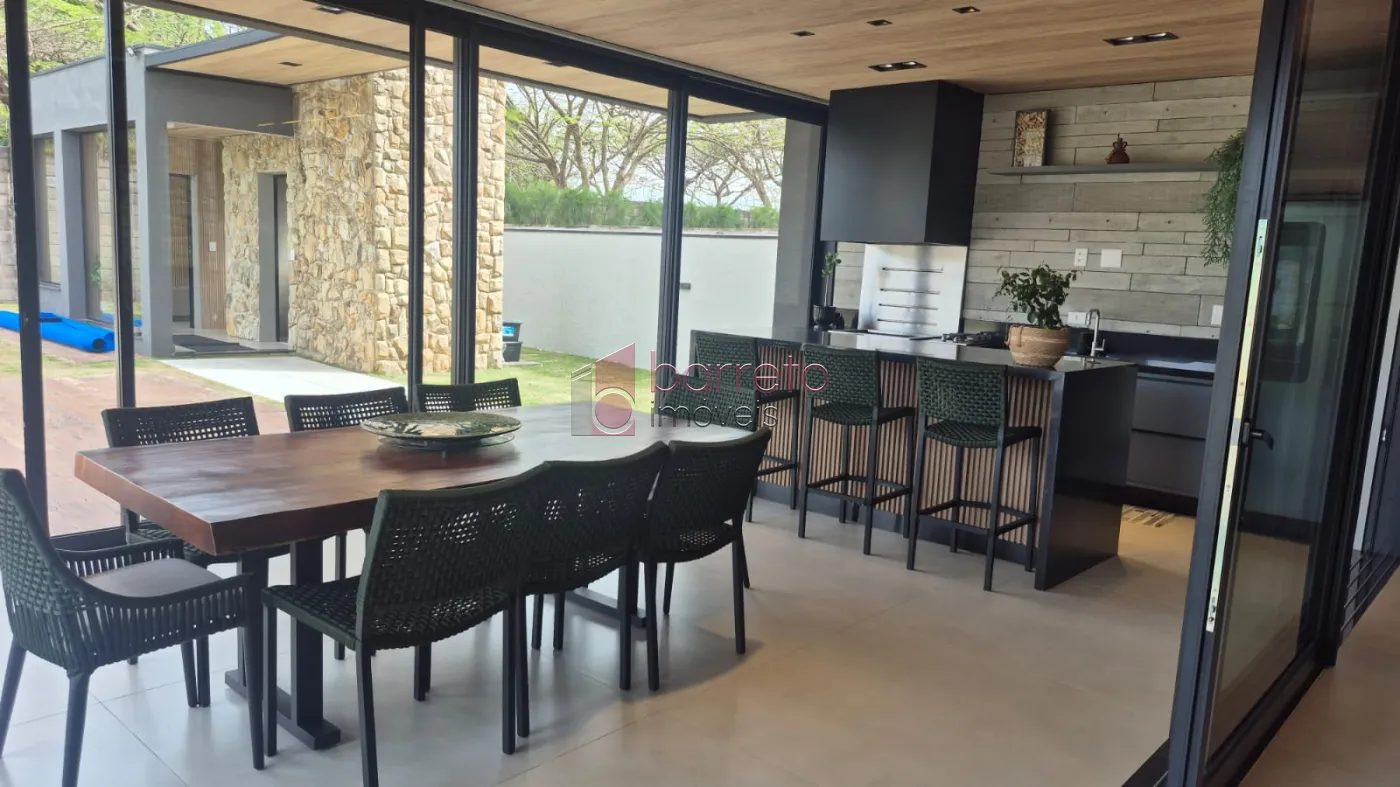 CASA COM 04 SUÍTES À VENDA NO CONDOMÍNIO TERRAS DO CAXAMBÚ EM JUNDIAÍ/SP