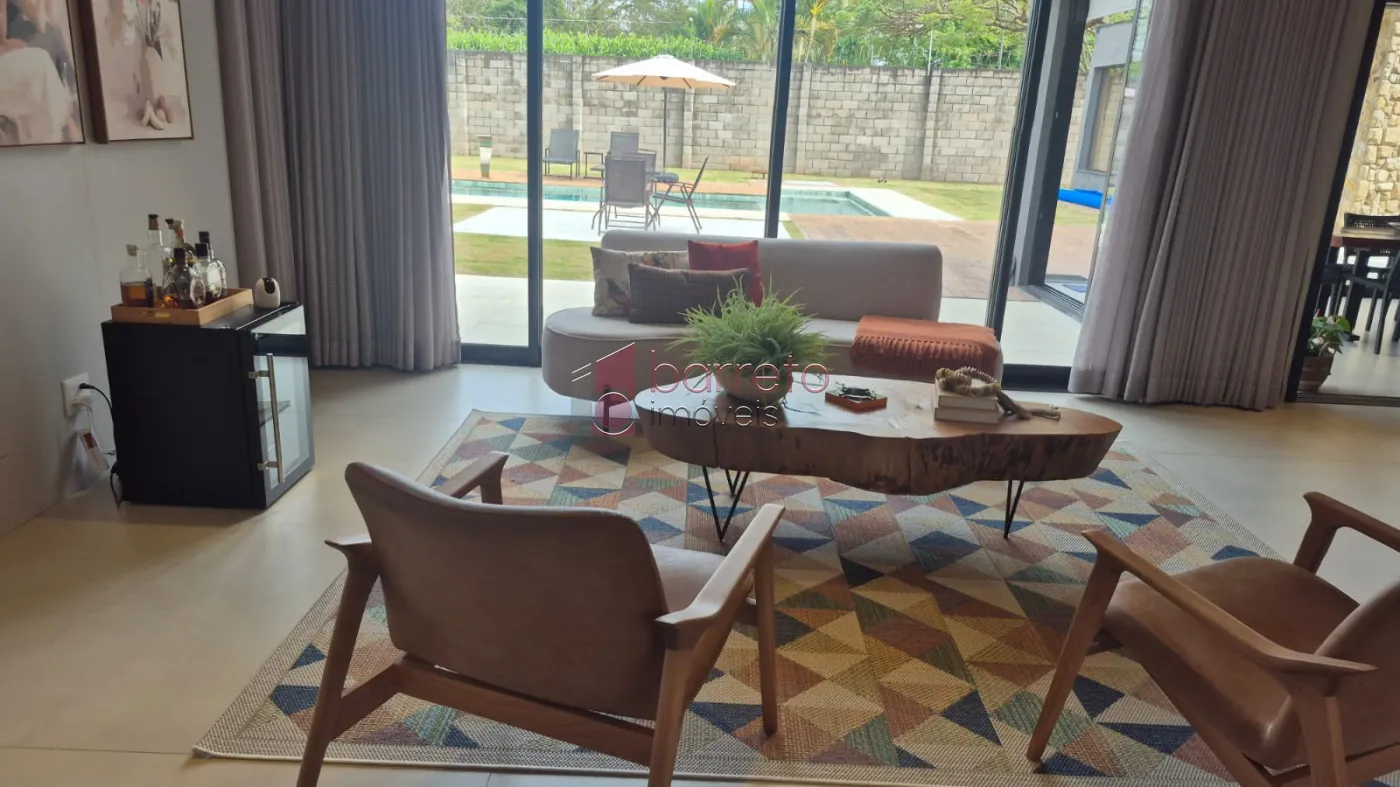 CASA COM 04 SUÍTES À VENDA NO CONDOMÍNIO TERRAS DO CAXAMBÚ EM JUNDIAÍ/SP