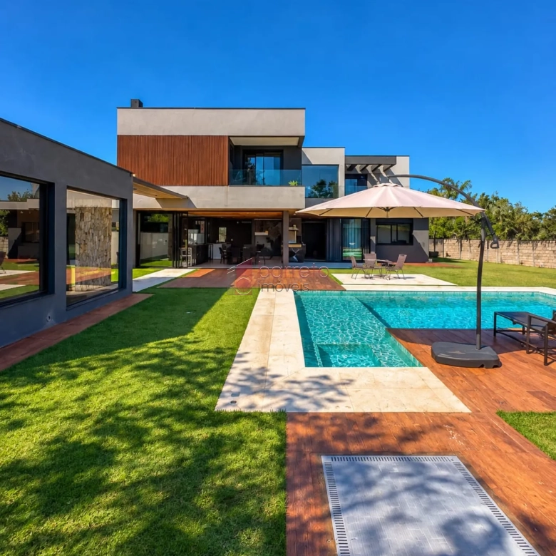 CASA COM 04 SUÍTES À VENDA NO CONDOMÍNIO TERRAS DO CAXAMBÚ EM JUNDIAÍ/SP
