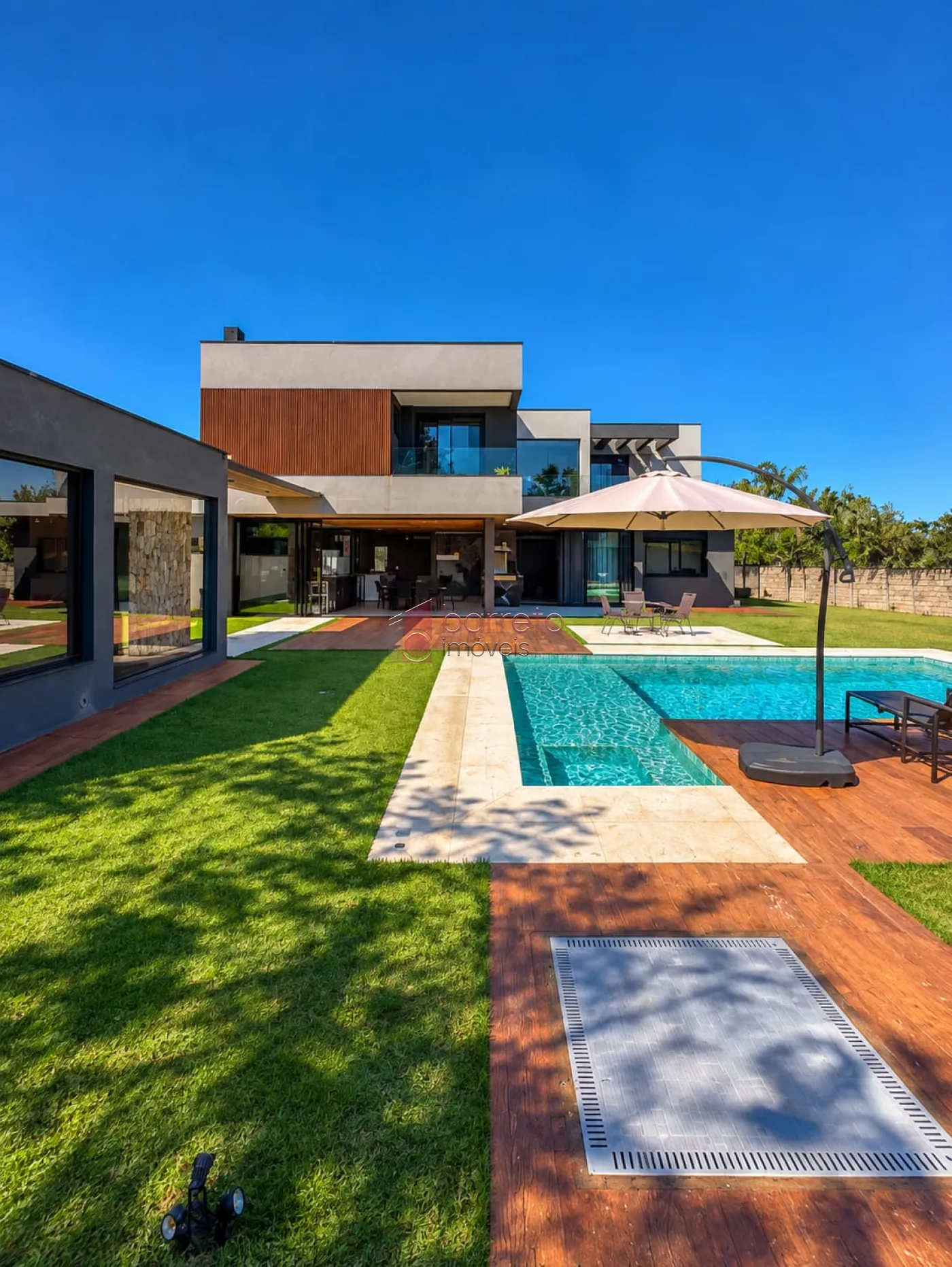 CASA COM 04 SUÍTES À VENDA NO CONDOMÍNIO TERRAS DO CAXAMBÚ EM JUNDIAÍ/SP