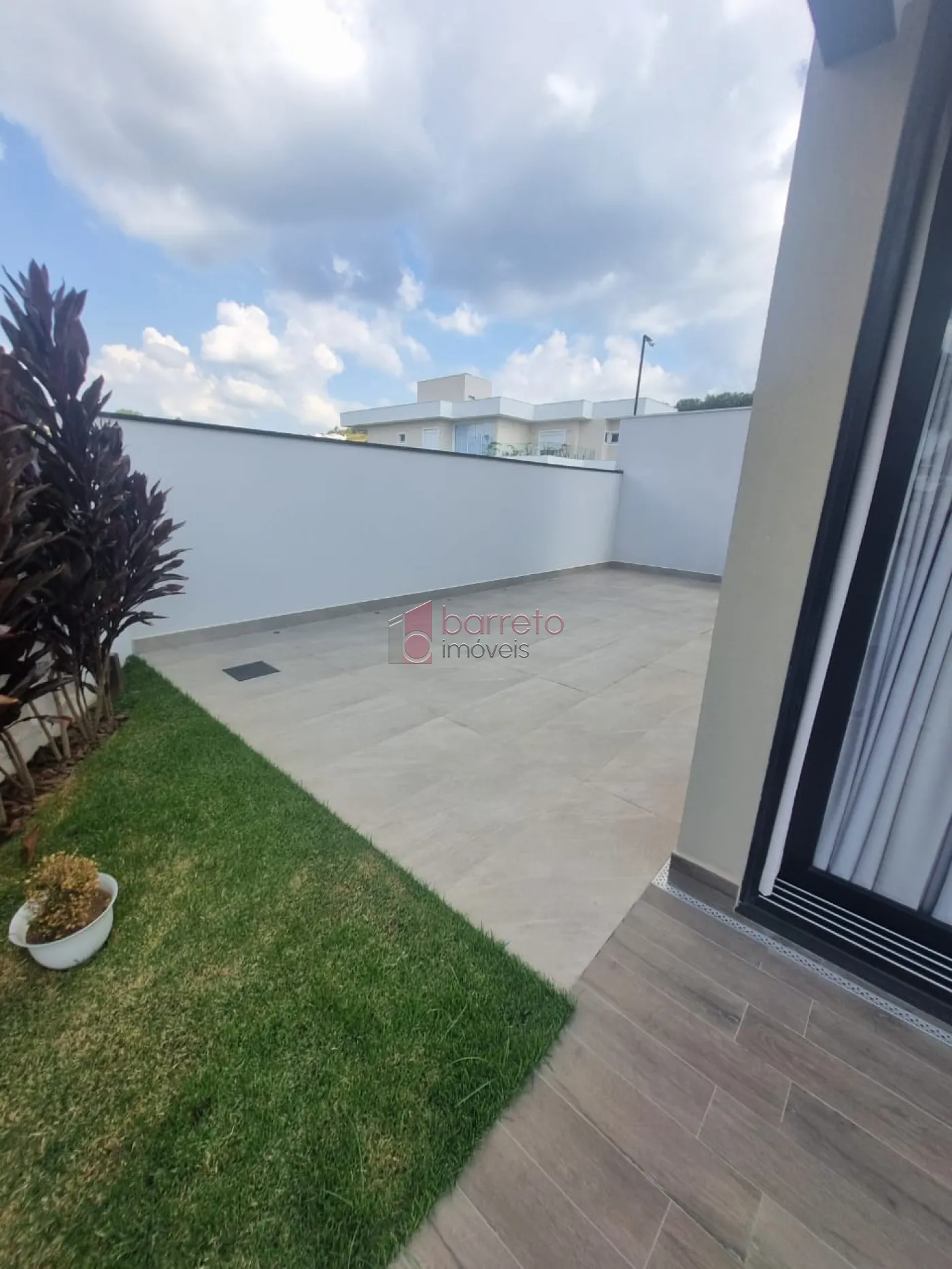 CASA À VENDA – 03 QUARTOS – CONDOMÍNIO BRISAS DO LAGO – JUNDIAÍ/SP