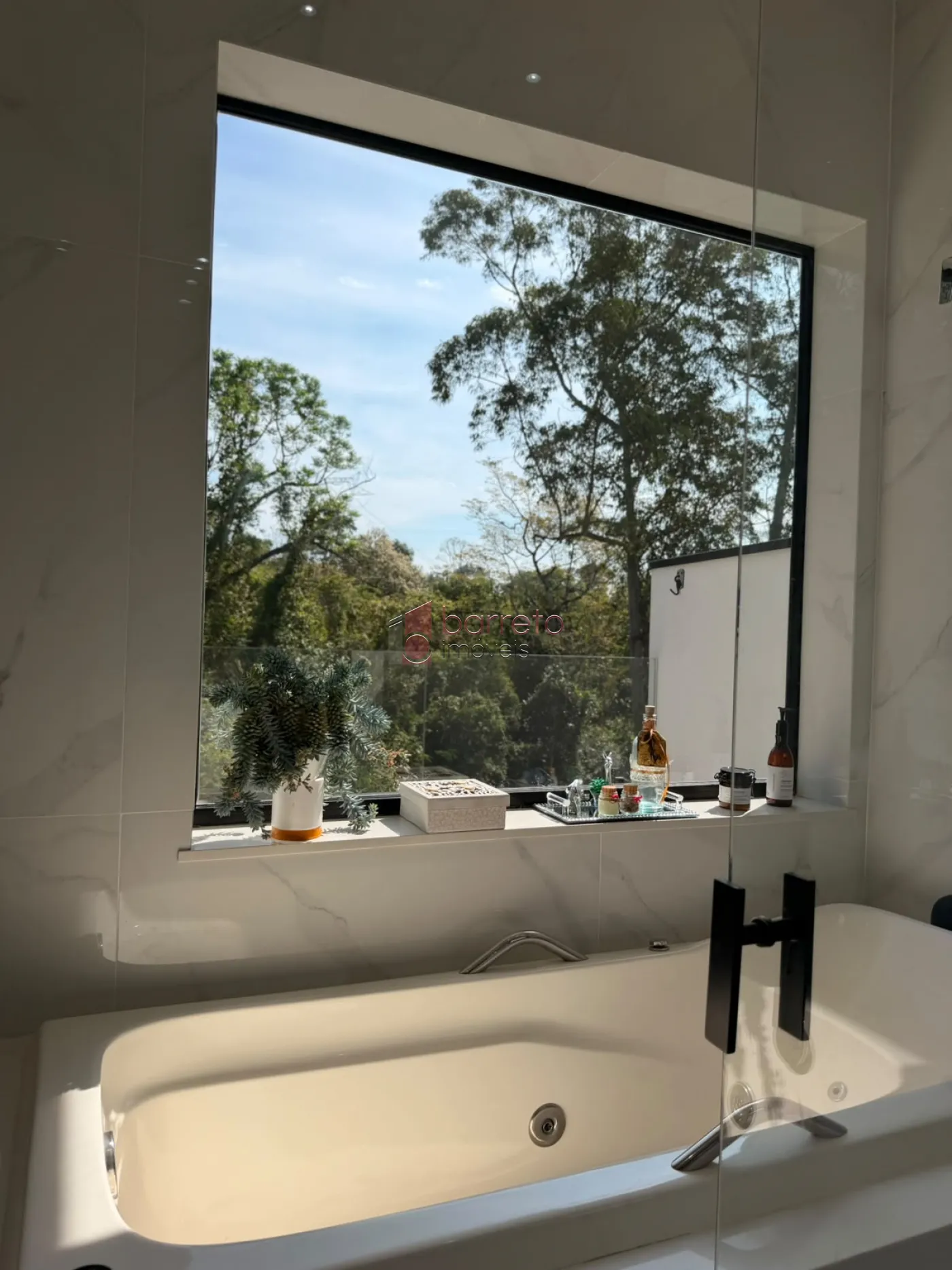 CASA SOBRADO COM 03 SUÍTES À VENDA PORTEIRA FECHADA NO CONDOMÍNIO RESERVA DA MATA – JUNDIAÍ/SP