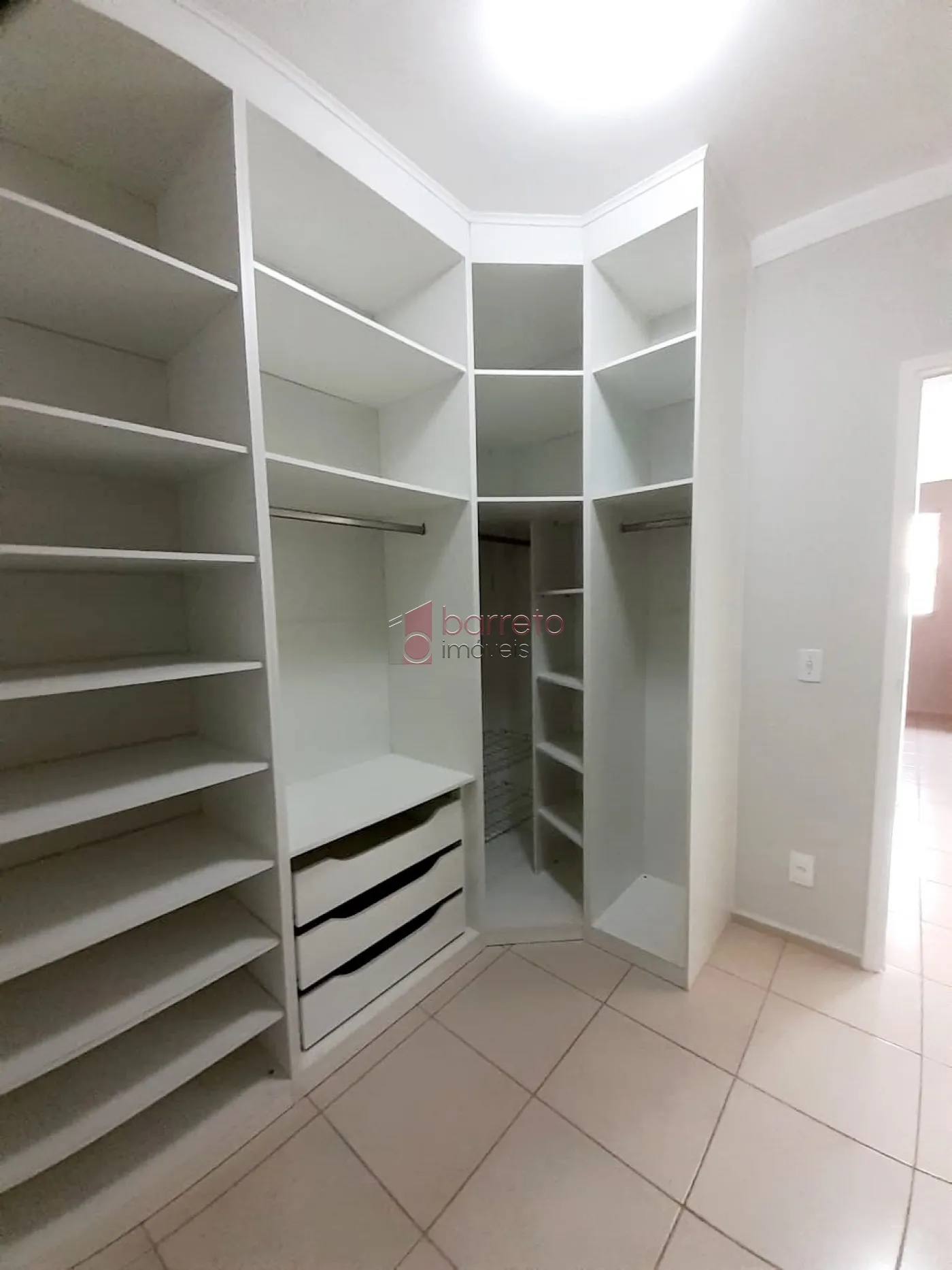 CASA À VENDA NO CONDOMÍNIO VILLAGE JARDIM DE VERSAILLES – VILA RAMI – JUNDIAÍ/SP