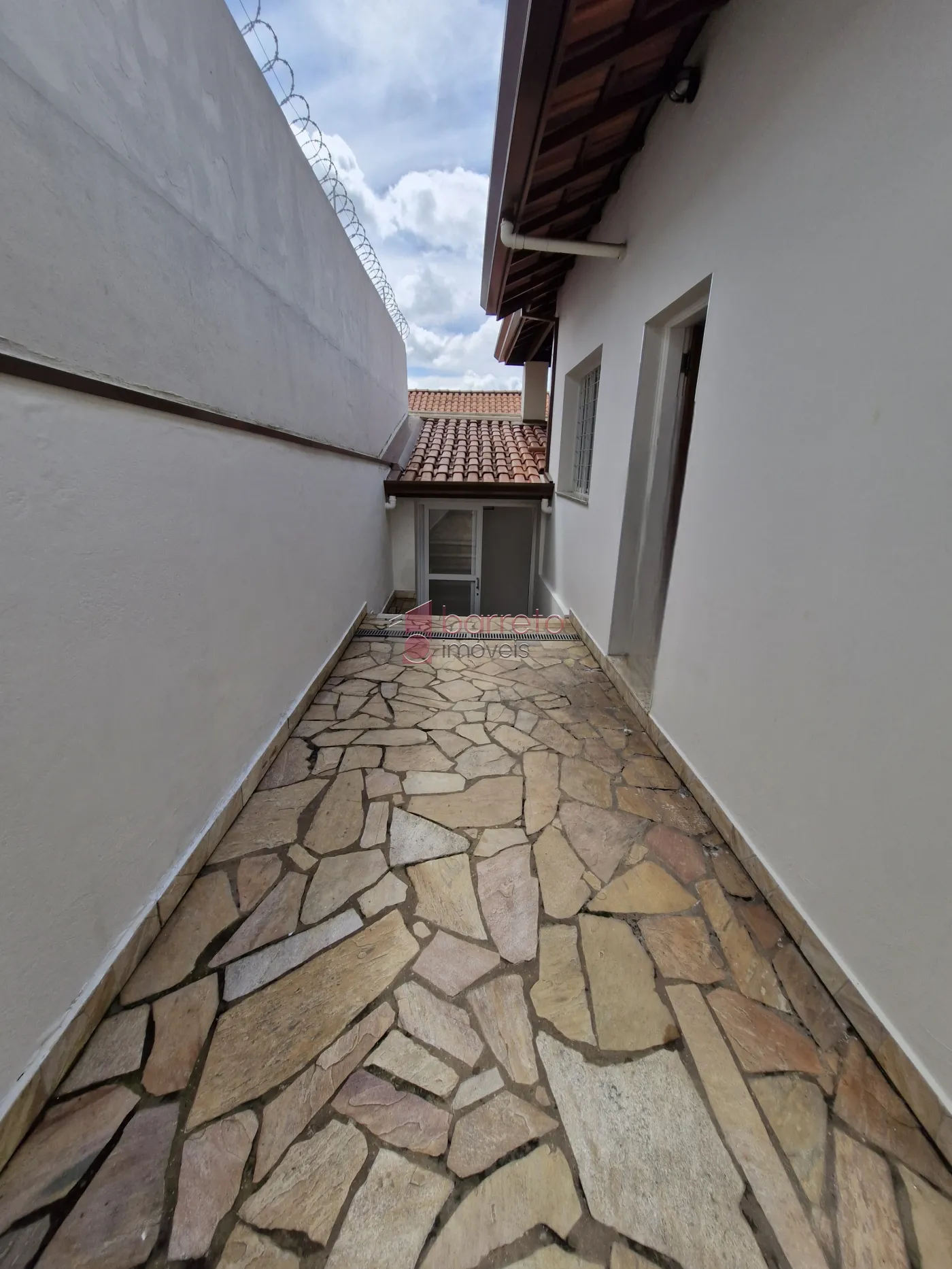 CASA TÉRREA PARA LOCAÇÃO NO BAIRRO ANHANGABAU – JUNDIAÍ/SP