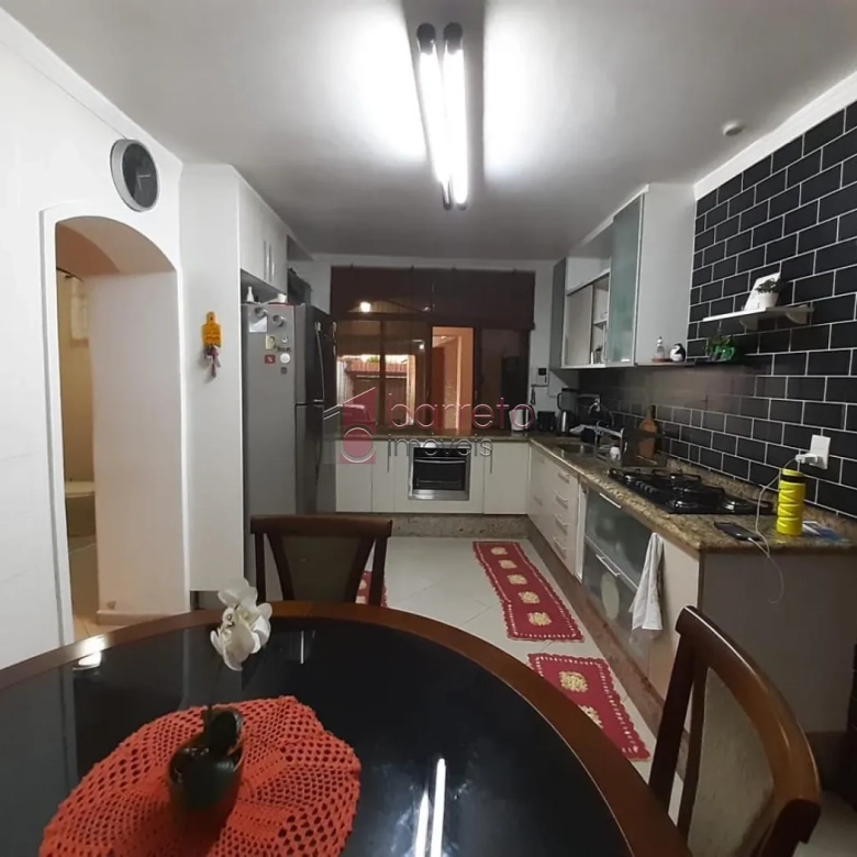 CASA COM EDÍCULA À VENDA NO JARDIM SANTANA – JUNDIAÍ/SP
