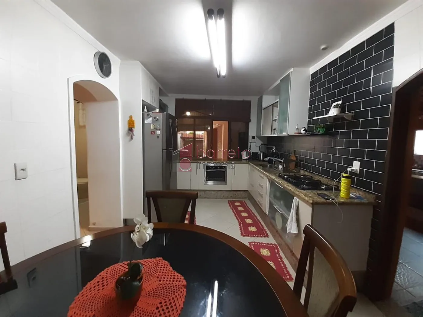 CASA COM EDÍCULA À VENDA NO JARDIM SANTANA – JUNDIAÍ/SP