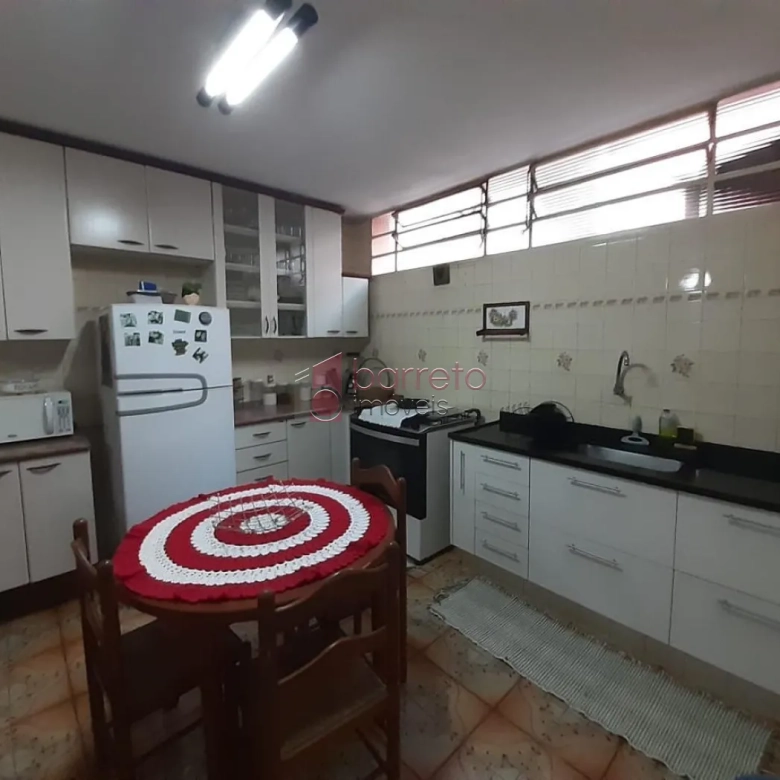 CASA COM EDÍCULA À VENDA NO JARDIM SANTANA – JUNDIAÍ/SP