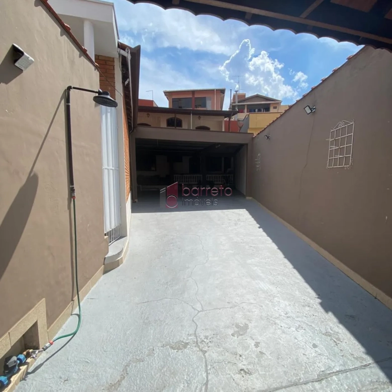 CASA COM EDÍCULA À VENDA NO JARDIM SANTANA – JUNDIAÍ/SP
