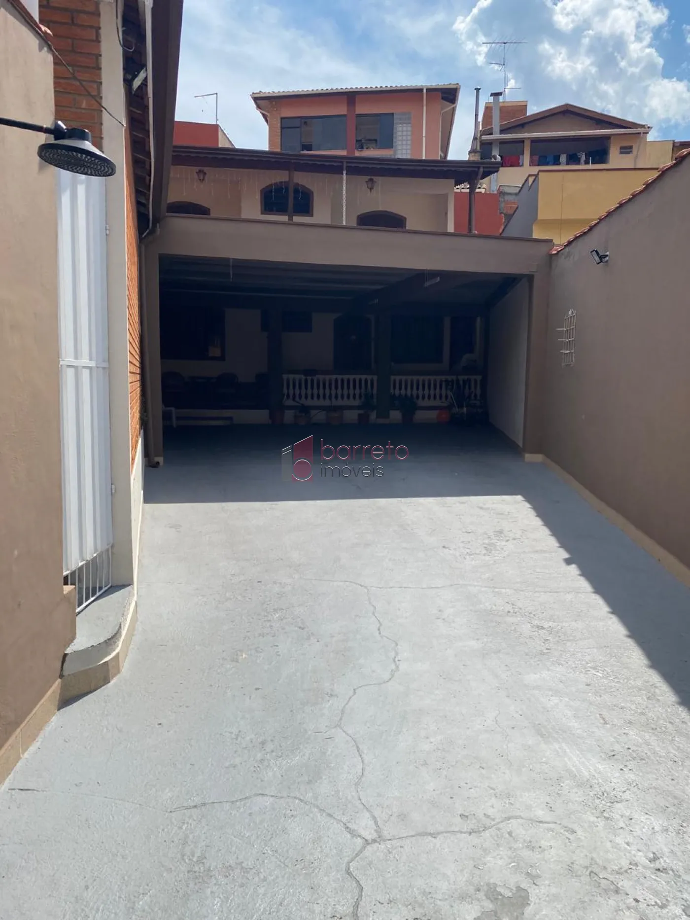 CASA COM EDÍCULA À VENDA NO JARDIM SANTANA – JUNDIAÍ/SP