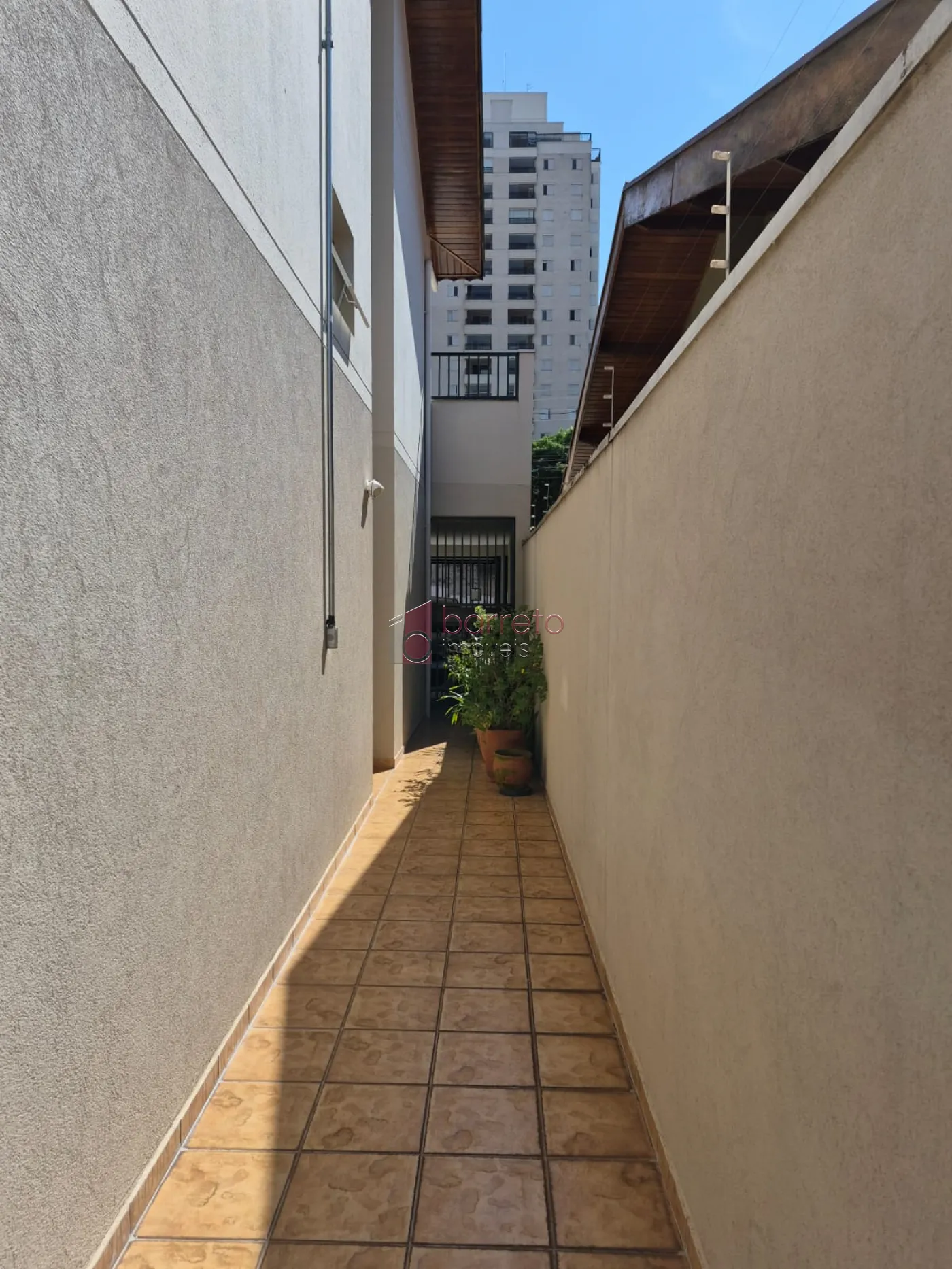 SOBRADO À VENDA COM 3 QUARTOS  NA VILA GUARANI, JUNDIAÍ – SP