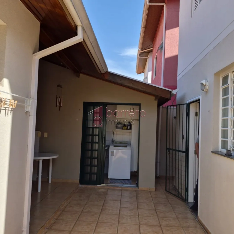 SOBRADO À VENDA COM 3 QUARTOS  NA VILA GUARANI, JUNDIAÍ – SP