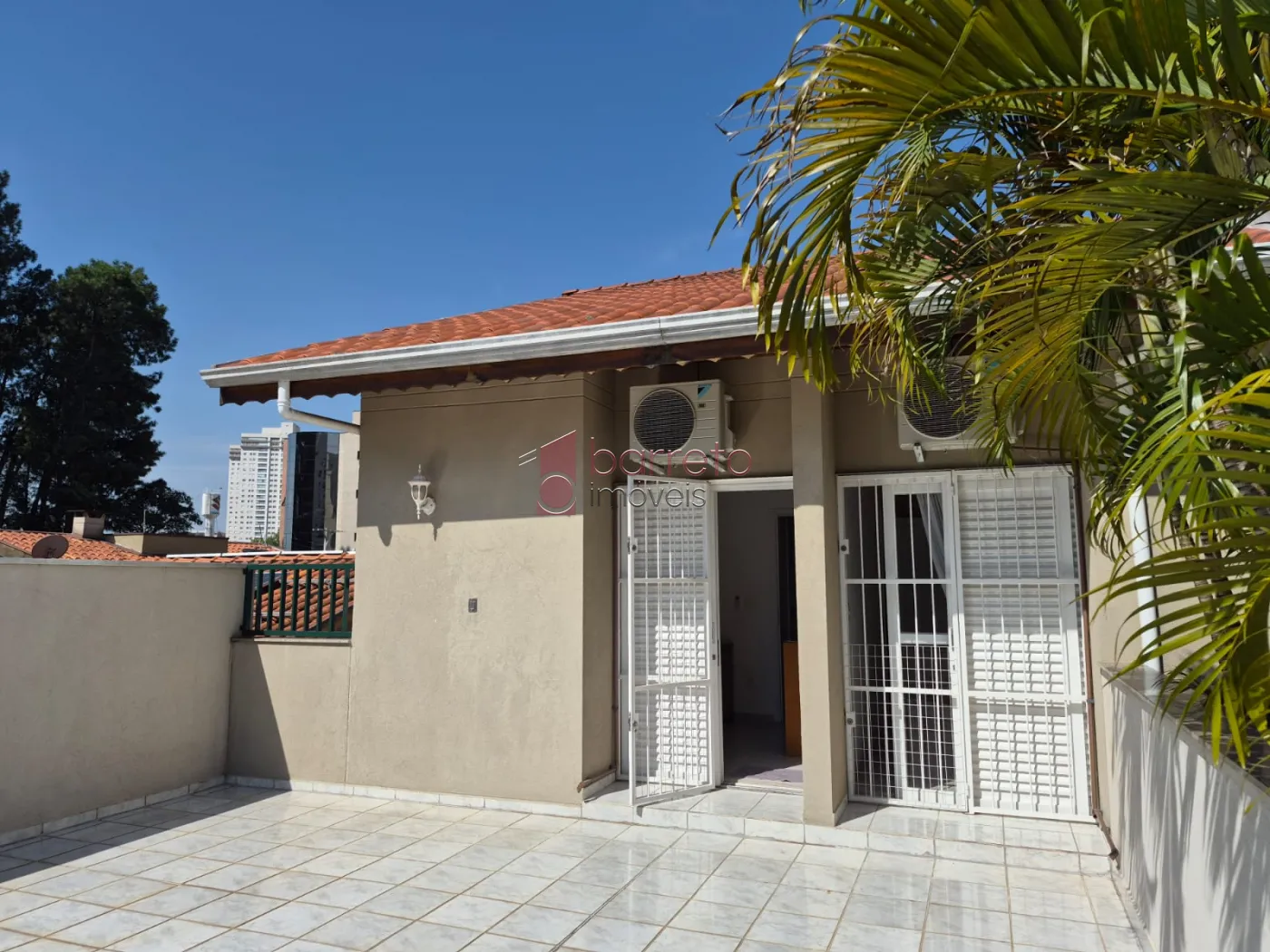 SOBRADO À VENDA COM 3 QUARTOS  NA VILA GUARANI, JUNDIAÍ – SP