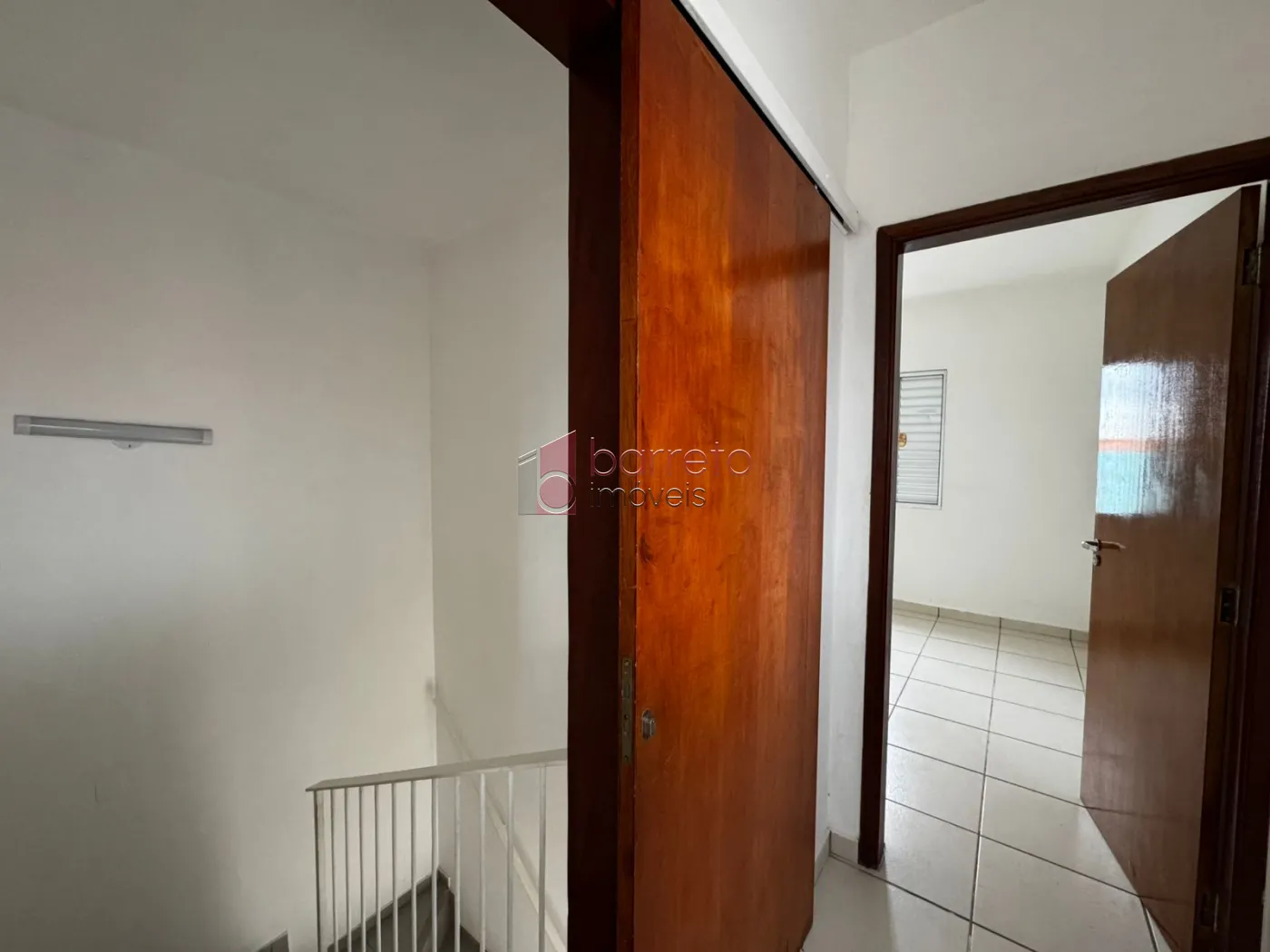 CASA NO PISO SUPERIOR PARA LOCAÇÃO NA VILA NOVA ESPÉRIA – JUNDIAÍ/SP