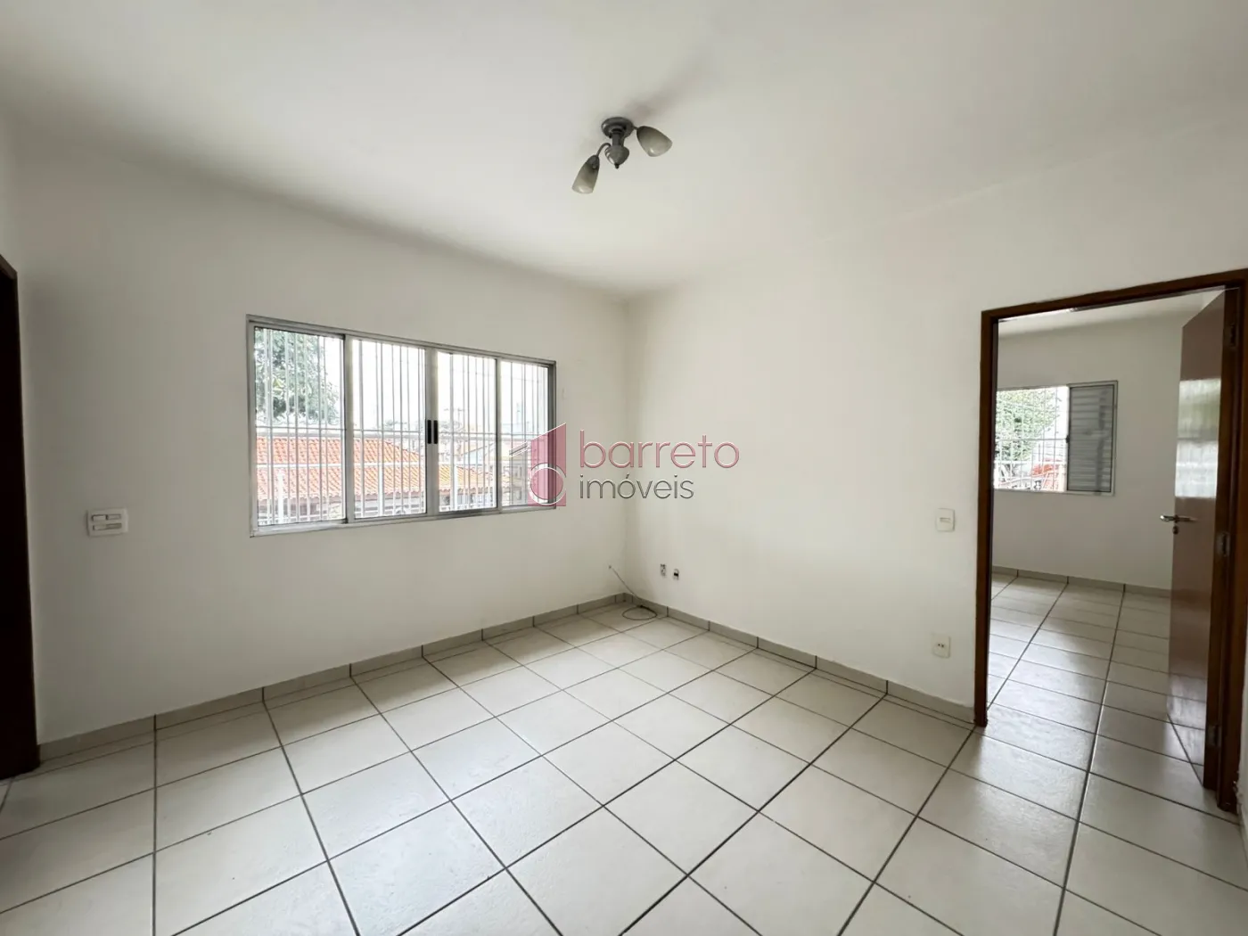 CASA NO PISO SUPERIOR PARA LOCAÇÃO NA VILA NOVA ESPÉRIA – JUNDIAÍ/SP