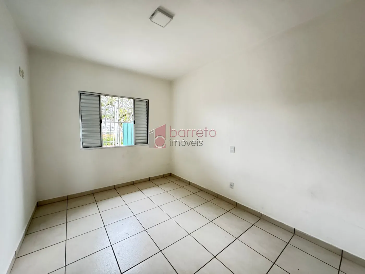 CASA NO PISO SUPERIOR PARA LOCAÇÃO NA VILA NOVA ESPÉRIA – JUNDIAÍ/SP