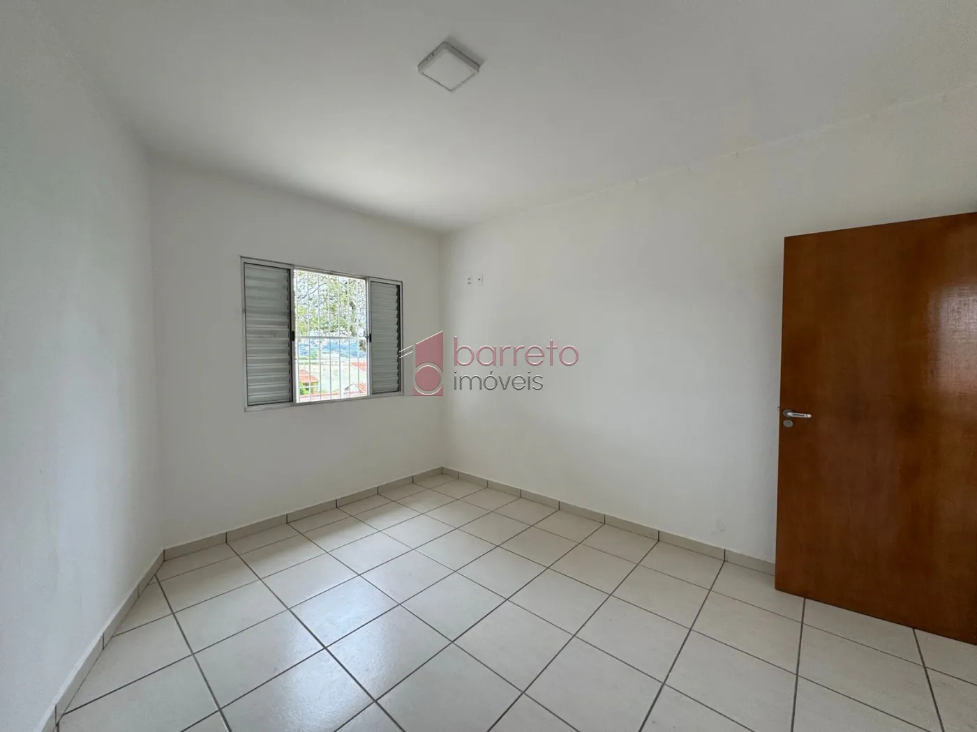 CASA NO PISO SUPERIOR PARA LOCAÇÃO NA VILA NOVA ESPÉRIA – JUNDIAÍ/SP