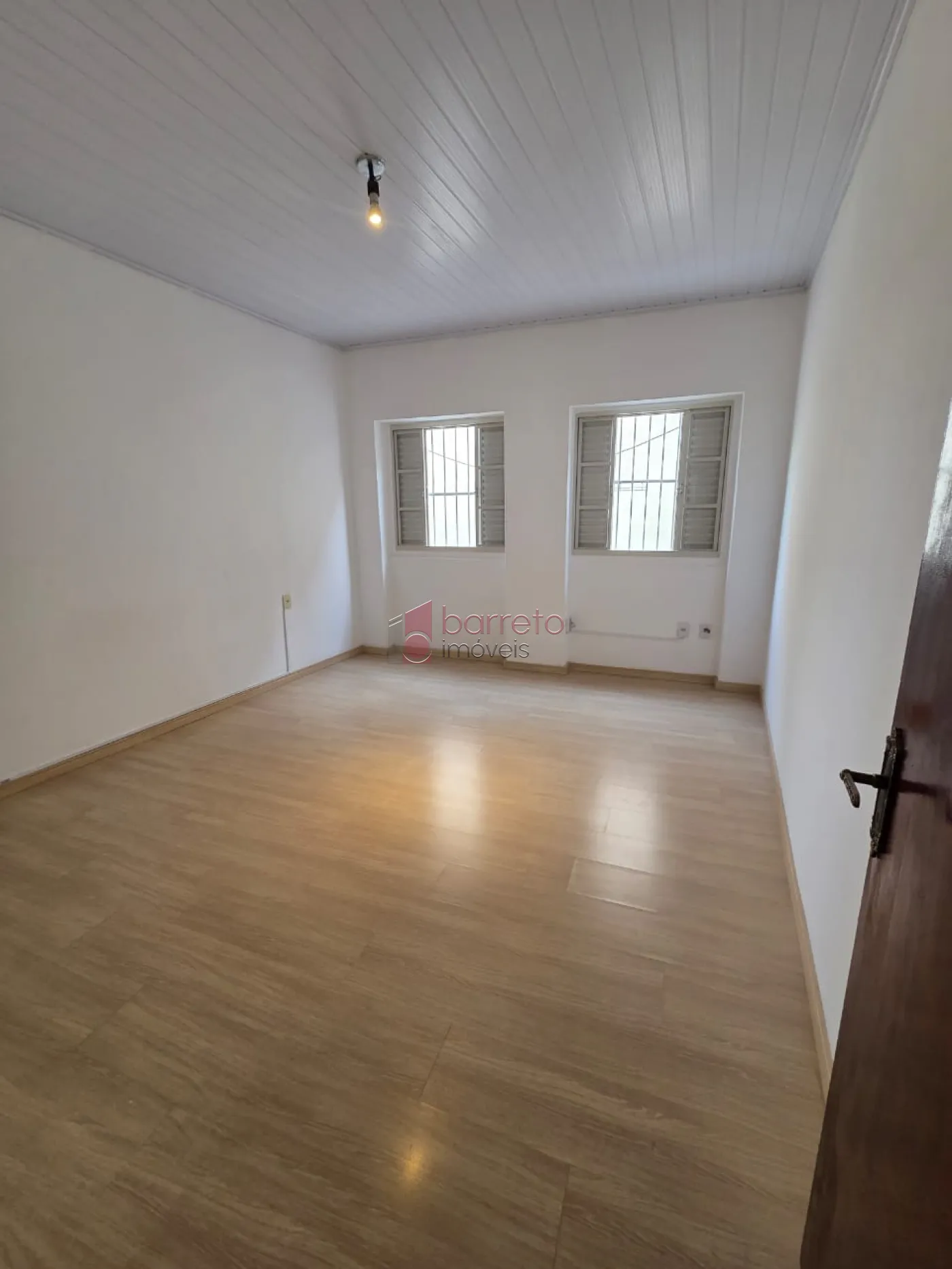 CASA RESIDENCIAL E SALÃO COMERCIAL PARA LOCAÇÃO NO CENTRO – JUNDIAÍ/SP