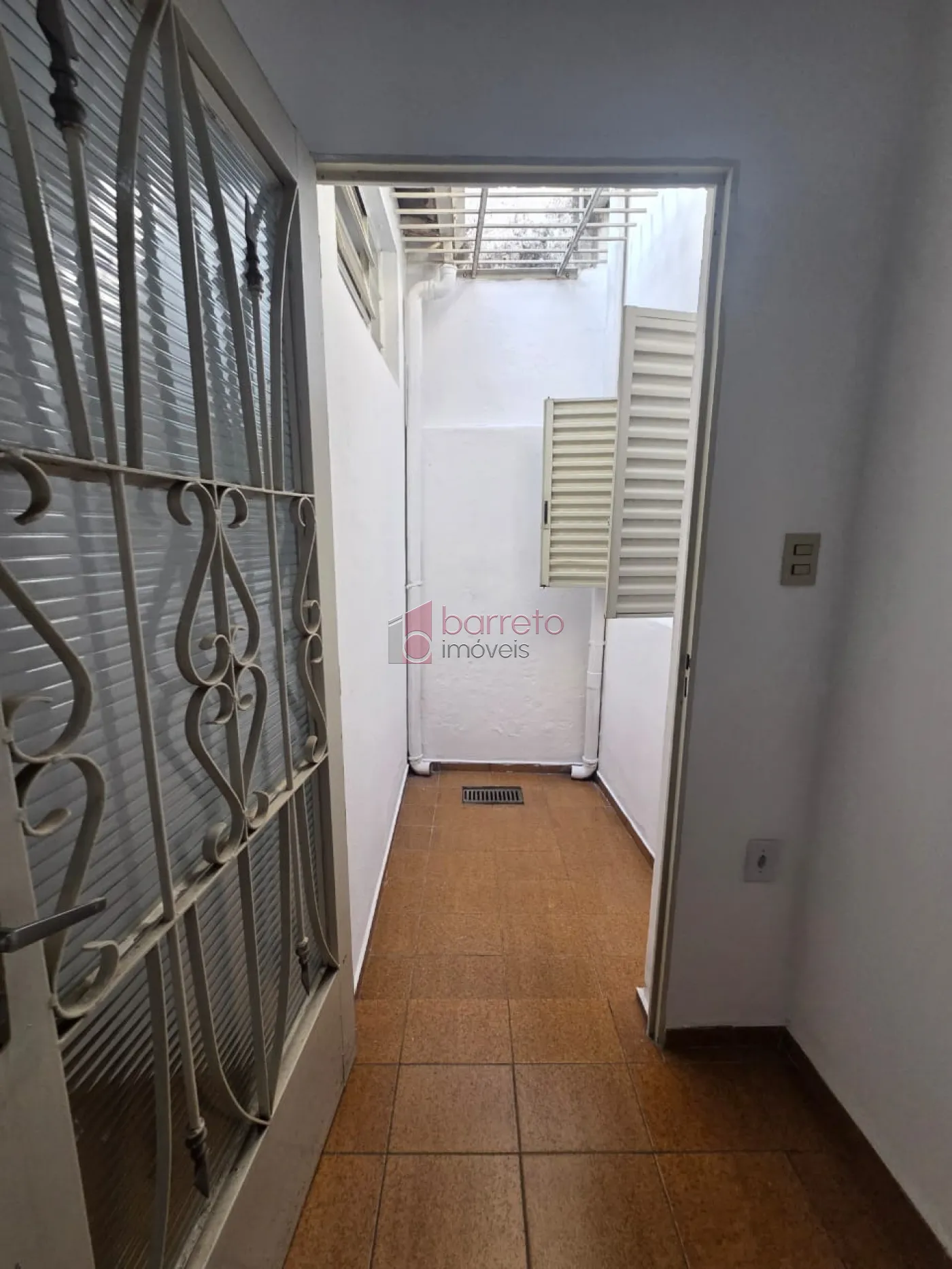 CASA RESIDENCIAL E SALÃO COMERCIAL PARA LOCAÇÃO NO CENTRO – JUNDIAÍ/SP