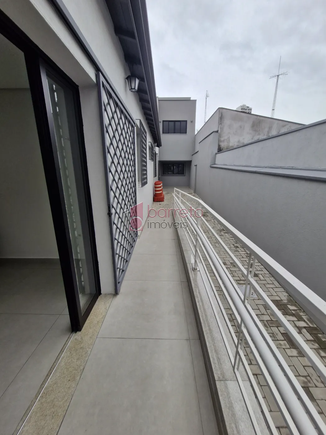 CASA COMERCIAL COM ENTRADA COMPARTILHADA PARA LOCAÇÃO NO CENTRO – JUNDIAÍ/SP
