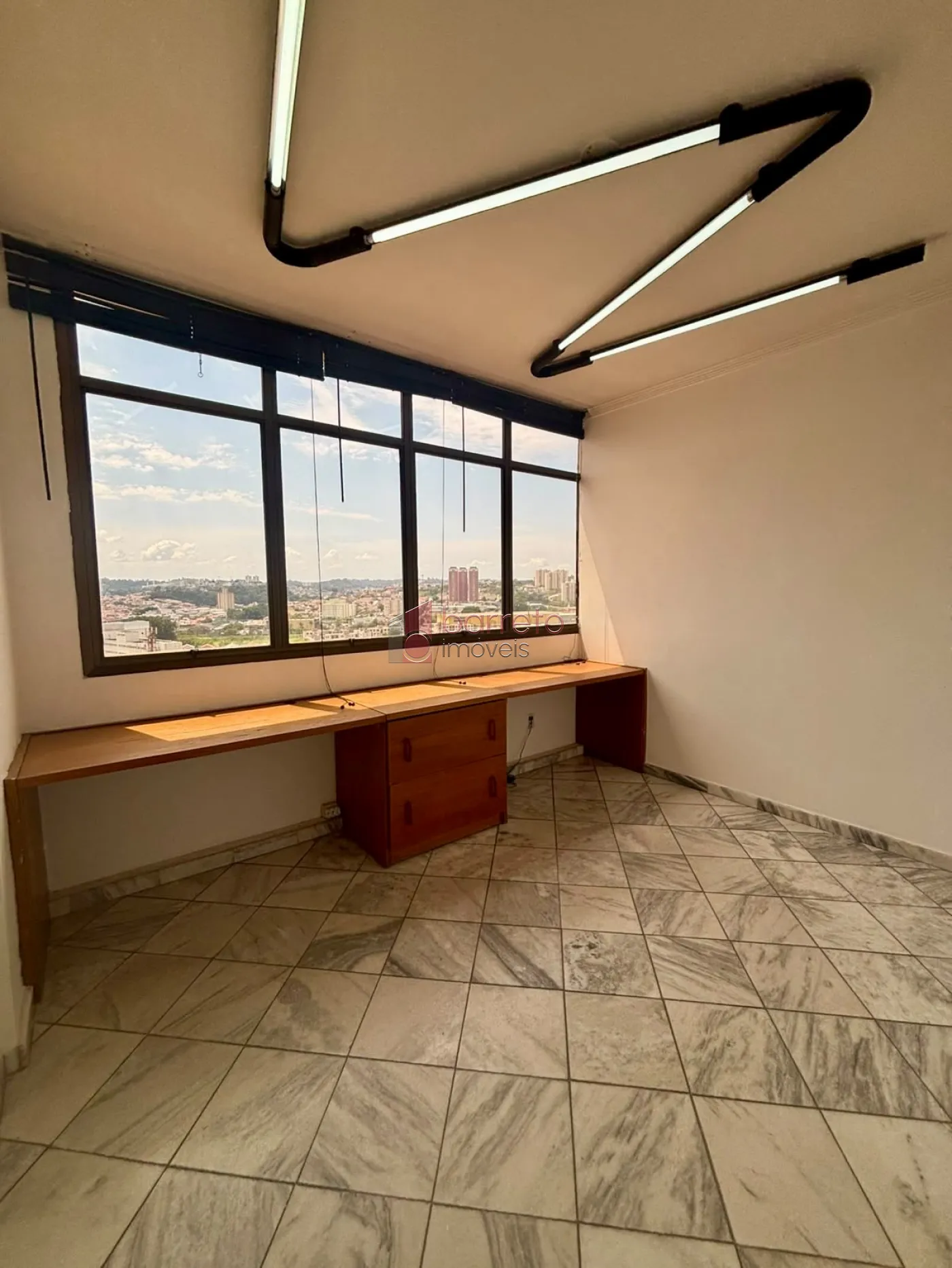 SALA COMERCIAL À VENDA NO CONDOMÍNIO ACMCJ EM JUNDIAÍ/SP