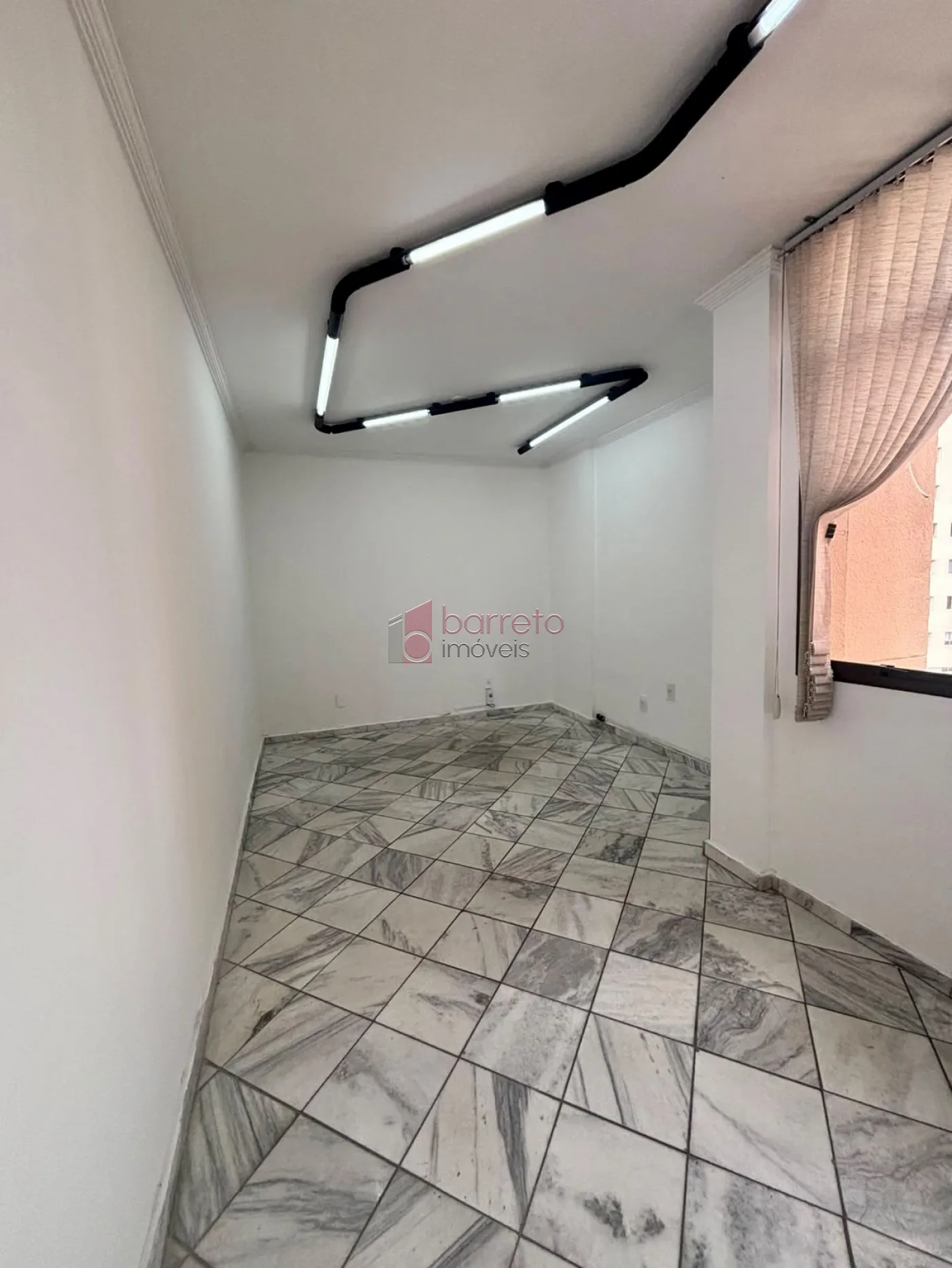 SALA COMERCIAL À VENDA NO CONDOMÍNIO ACMCJ EM JUNDIAÍ/SP