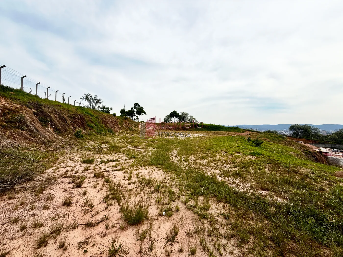 TERRENO À VENDA NO CONDOMÍNIO PORTAL DO SOL – JARDIM TARUMÃ – JUNDIAÍ/SP