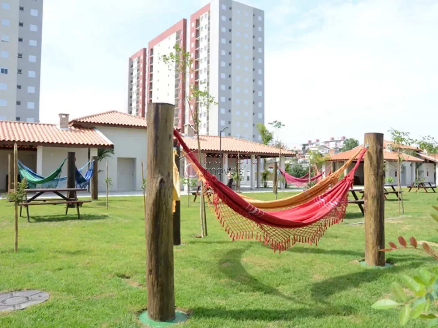 APARTAMENTO MOBILIADO À VENDA NO CONDOMÍNIO RESIDENCIAL PARAÍSO EM VÁRZEA PAULISTA/SP